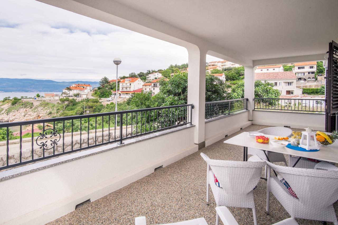 Apartments Stasic Vrbnik Exterior photo